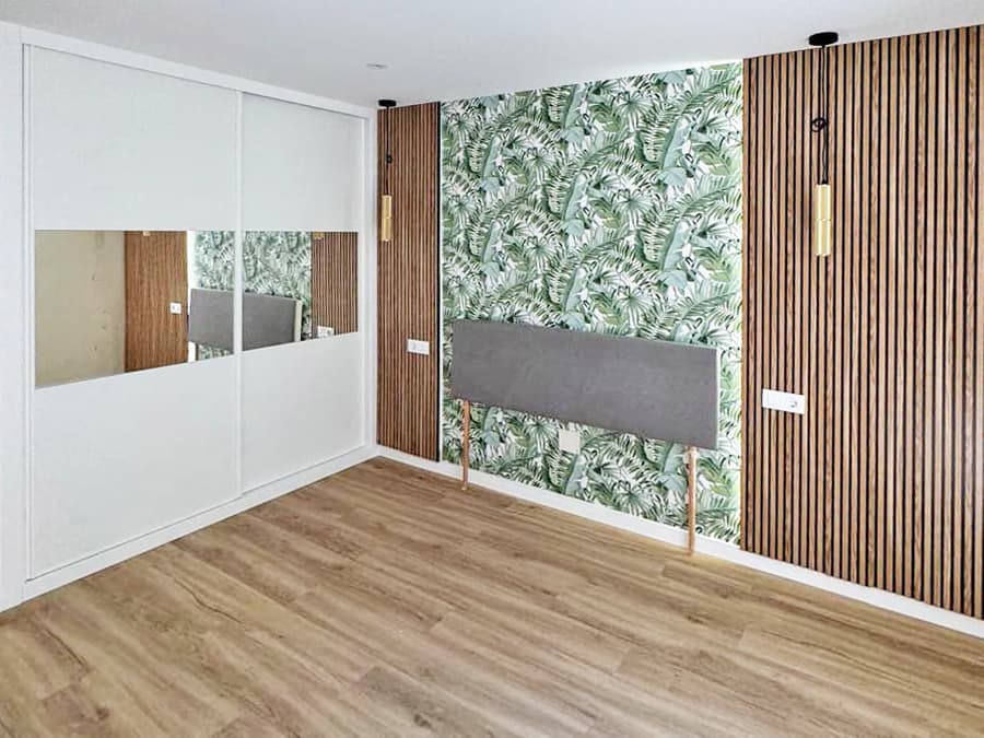Panelado de madera con perfiles mecanizados a medida realizado por Carpianfer en Ames